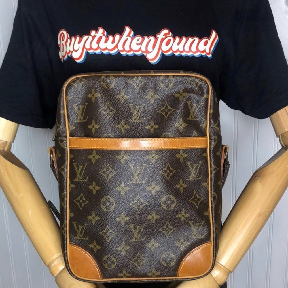LOUIS VUITTON DANUBE MM Monogram Messenger Shoulder Bag Authentic SL873